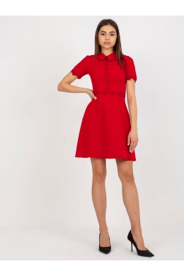 Raudona kokteilinė suknelė su apykakle ir kišenėmis Lakert